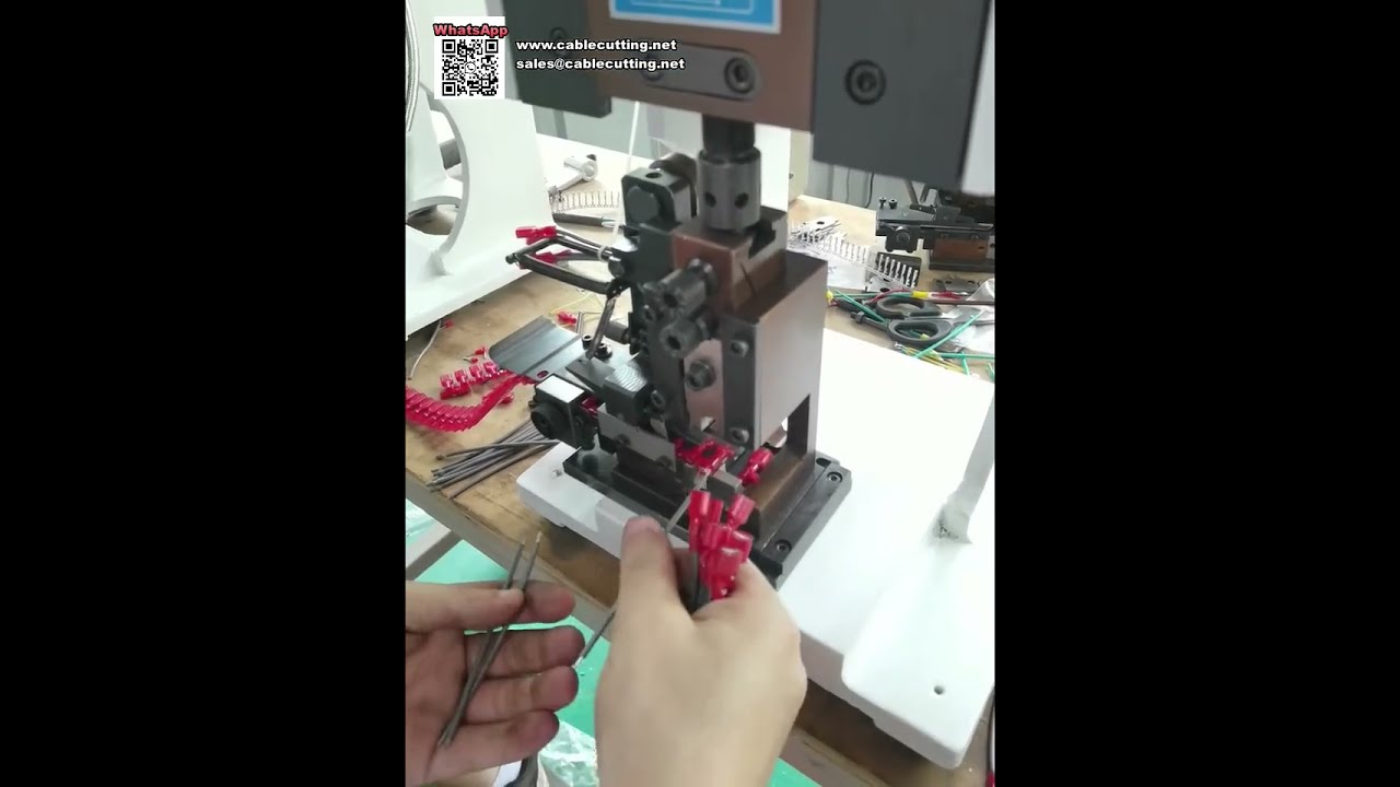 2T 端子压接机 — 塑胶护套模具